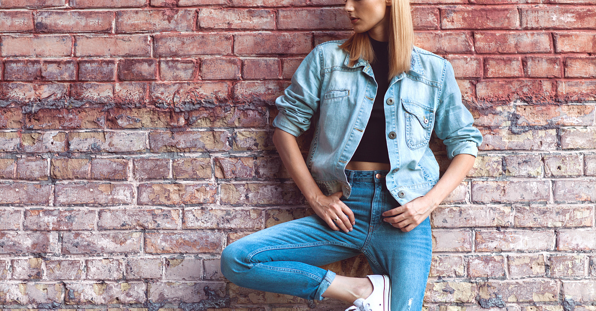 С чем носить джинсовую куртку? 10 модных образов для женщин и мужчин